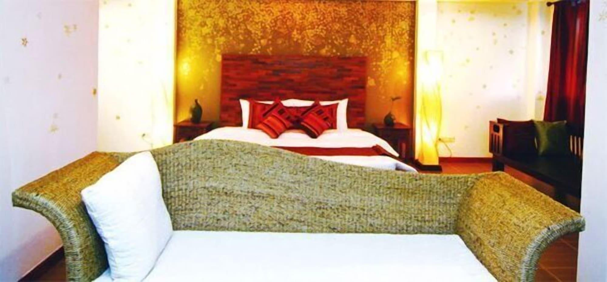 Thapae Boutique House Hotel Chiang Mai Bagian luar foto