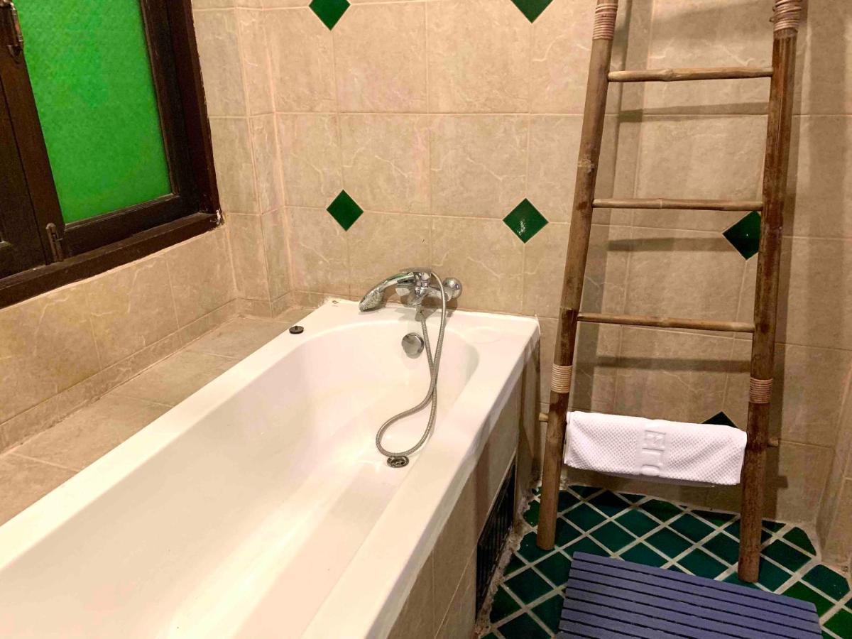 Thapae Boutique House Hotel Chiang Mai Bagian luar foto